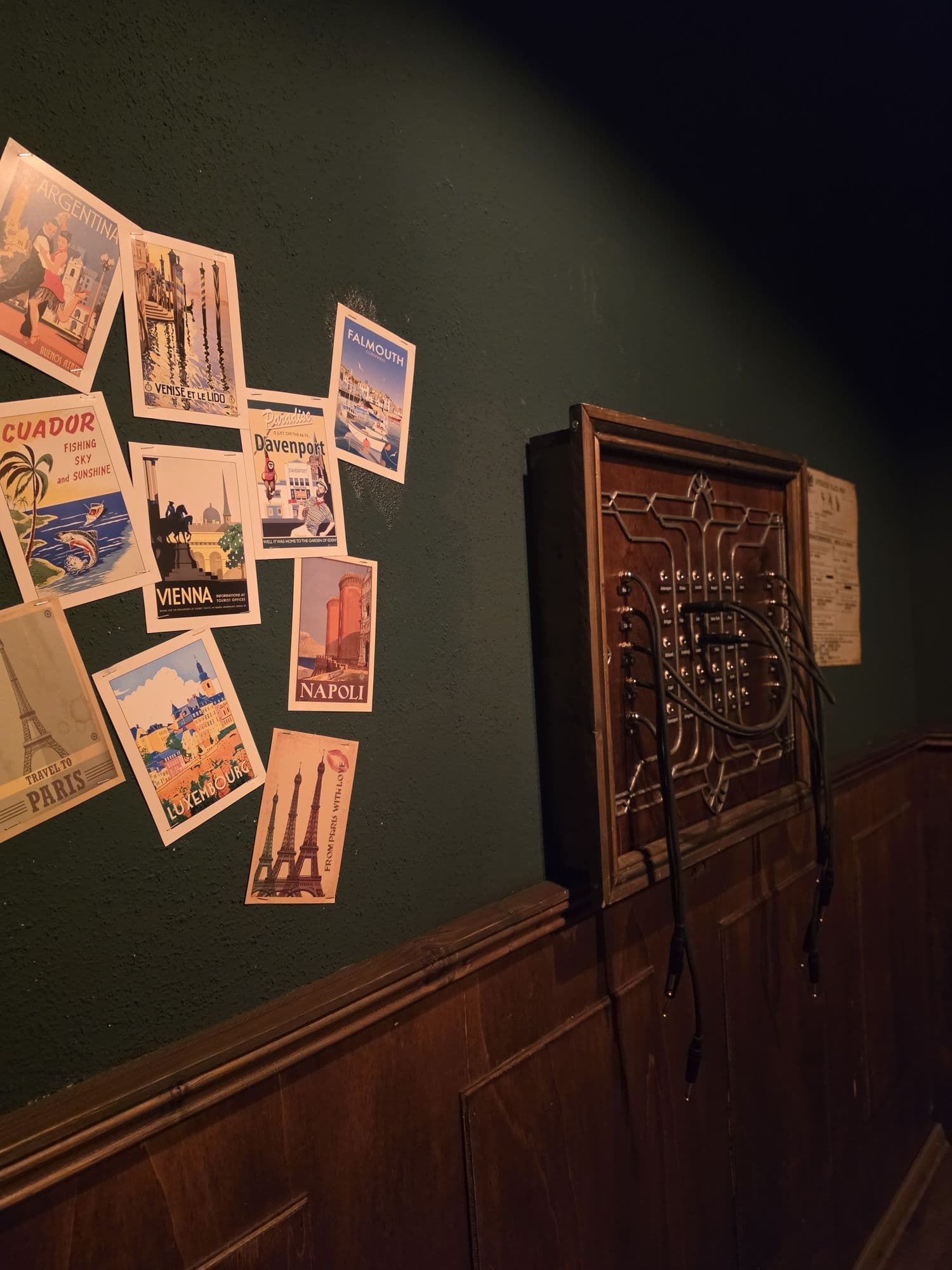 Gentlemen's Room